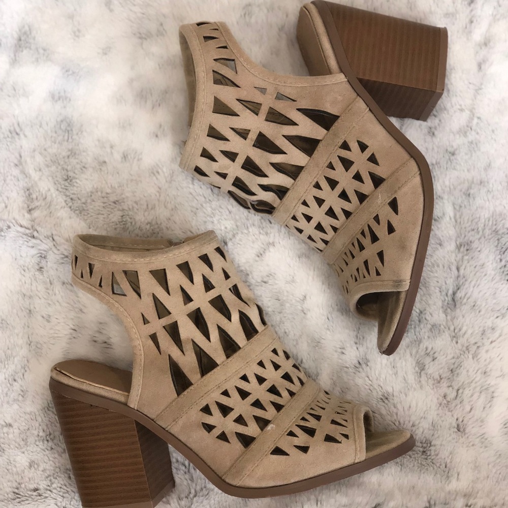 Yoki Laser cut block heel sandals. Size 8.5 - Picture 1 of 5